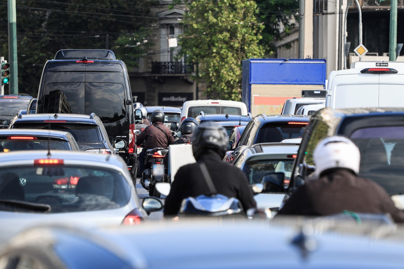 Αυξημένη κυκλοφορία στους δρόμους: Σημαντικές καθυστερήσεις σε Κηφισό και Αττική Οδό