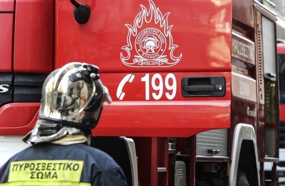Θεσσαλονίκη: Αυτοκίνητο τυλίγεται στις φλόγες ενώ κινείται – Οι επιβάτες σώοι