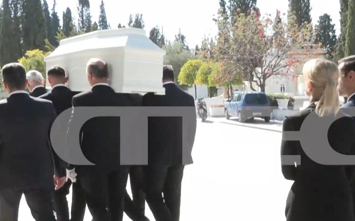 Μαρίσσα Λαιμού: Συγκινητική κηδεία στο Α΄ Νεκροταφείο Αθηνών