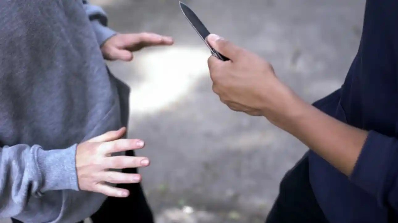 Τρίπολη: Ελεύθερος με περιοριστικούς όρους ο 13χρονος δράστης του μαχαιρώματος – Δηλώσεις του δικηγόρου του
