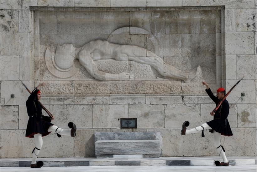 ΚΚΕ: Η εργαλειοποίηση του μνημείου του Αγνώστου Στρατιώτη από την κυβέρνηση αποτελεί προσβολή