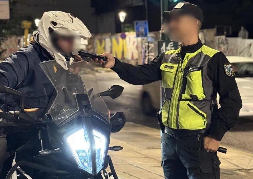Συνεχείς έλεγχοι από την τροχαία: Συνελήφθησαν 7 μεθυσμένοι οδηγοί στην Αττική, 159 παραβάσεις καταγράφηκαν
