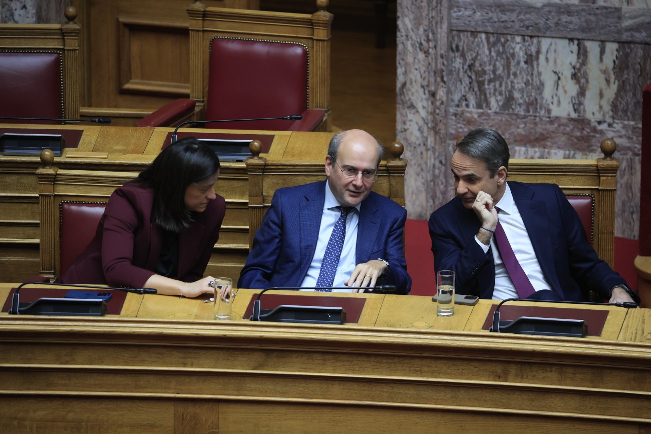 Βουλή: Ψηφίζεται το 13ωρο με γαλάζιες ψήφους – Στην Ολομέλεια εστιάζουν τα βλέμματα