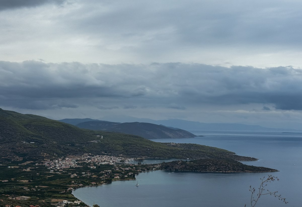 Καιρός: Νεφώσεις και τοπικές βροχές με πιθανές καταιγίδες