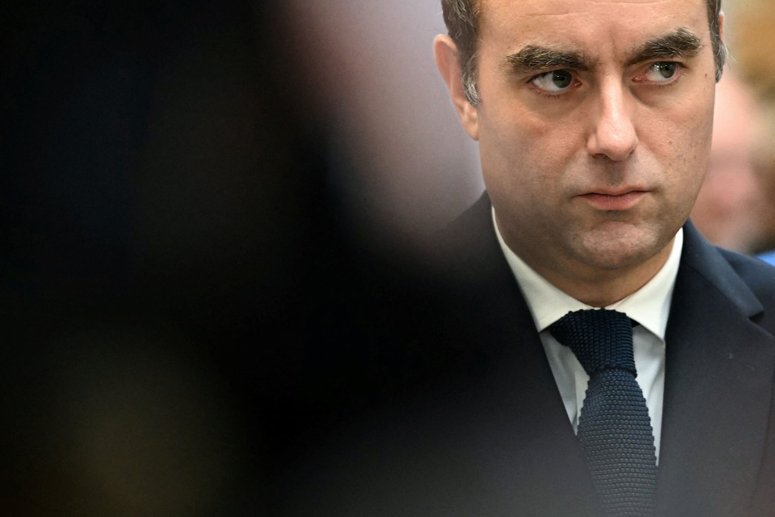 Γαλλία: Ο Λεκορνί παρουσιάζει τον προϋπολογισμό στην Εθνοσυνέλευση, επιδιώκοντας πολιτική σταθερότητα