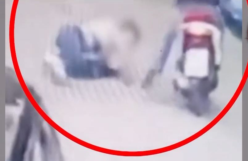 Ληστεία σε βάρος γυναικών με τη μέθοδο του διανομέα