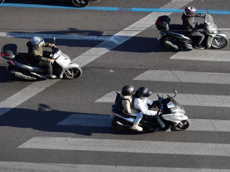 Τροχαία: Πάνω από 1.500 παραβάσεις κατά τη διάρκεια της εκστρατείας για τη χρήση κράνους