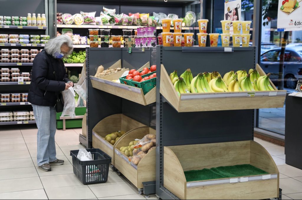 Νομοθετική ρύθμιση για τιμές από το χωράφι στο ράφι: Αντιδράσεις από την αγορά