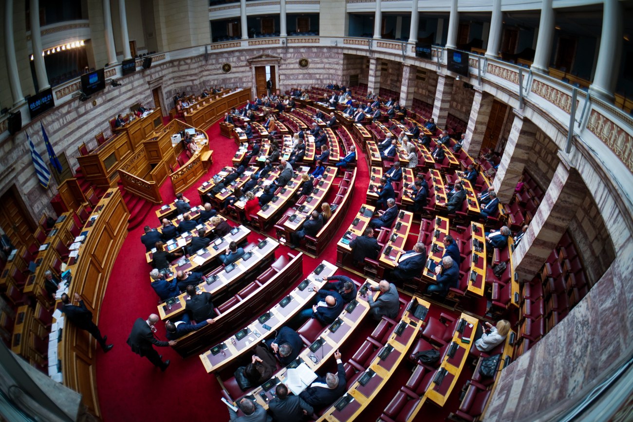 Βουλή: Απορρίφθηκε η ένσταση αντισυνταγματικότητας για το 13ωρο – Στις 10:00 η ψηφοφορία την Πέμπτη