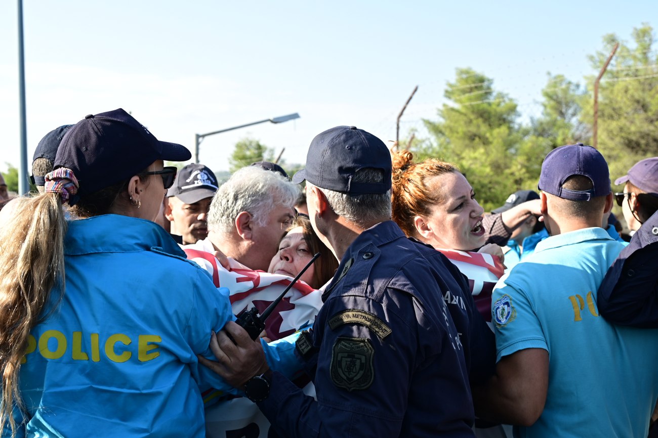Επίσκεψη Μητσοτάκη στο νοσοκομείο Αττικόν: Αντίκτυποι και αντιδράσεις από τους υγειονομικούς