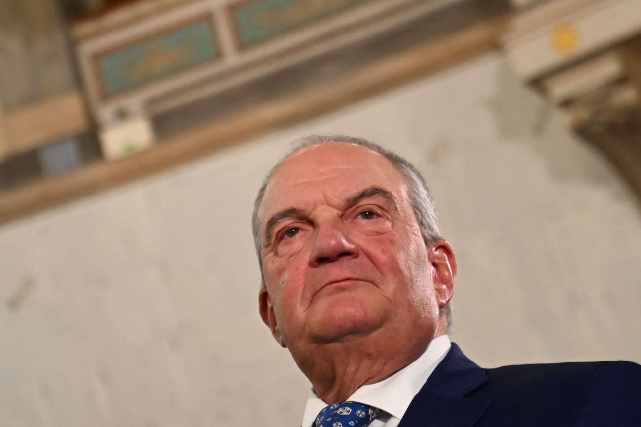 Κρίση απονομιμοποίησης και απαξίωσης: Καραμανλής προειδοποιεί για πολιτική κρίση πρώτου μεγέθους