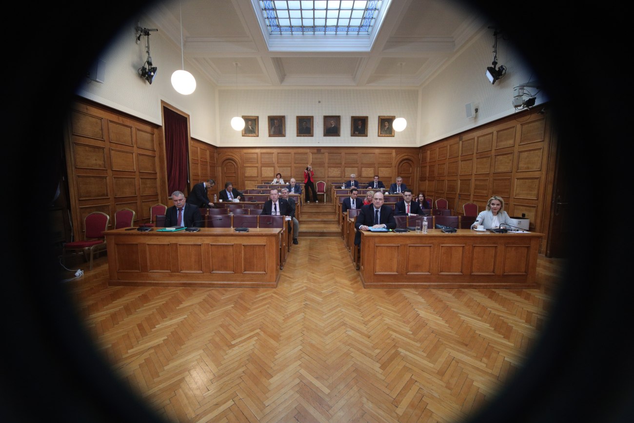 Εξεταστική επιτροπή: Σφοδρή επίθεση Κουρμέντζα κατά Τυχεροπούλου για τα δεσμευμένα ΑΦΜ