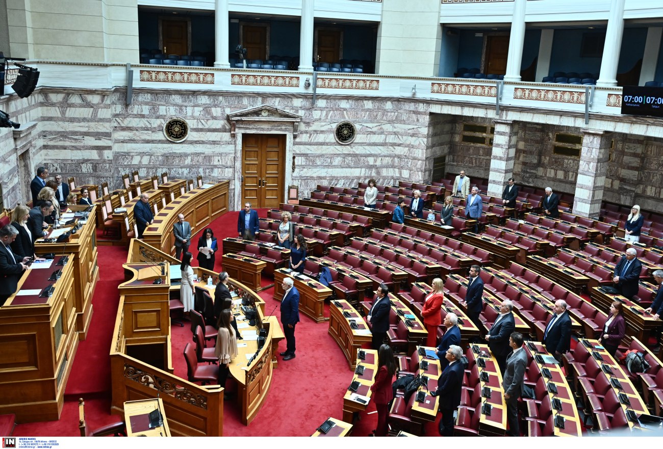 Στη Βουλή οι αρχηγοί των κομμάτων συζητούν την εξωτερική πολιτική