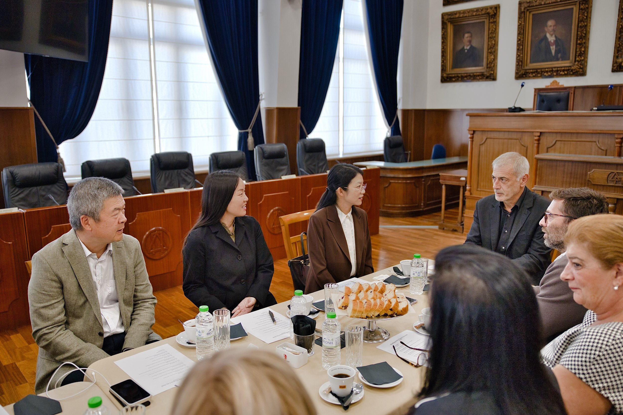 Συνάντηση του δημάρχου Πειραιά Γιάννη Μώραλη με αντιπροσωπεία από το Πεκίνο