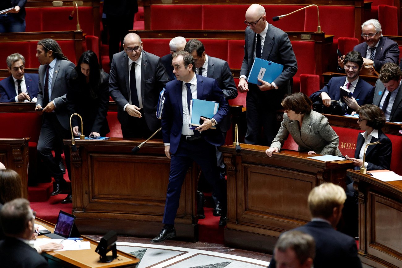 Γαλλία: Απορρίφθηκε η πρόταση μομφής κατά της κυβέρνησης Λεκορνί με 271 ψήφους υπέρ και 289 που απαιτούνταν