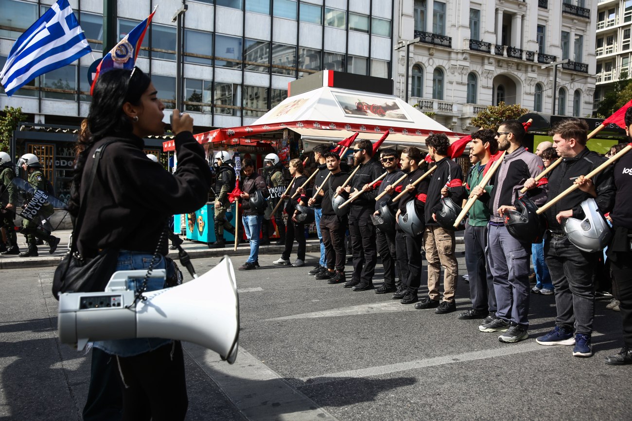 Μαζική φοιτητική διαμαρτυρία στα Προπύλαια – Κλειστές οι οδοί Πανεπιστημίου και Σταδίου