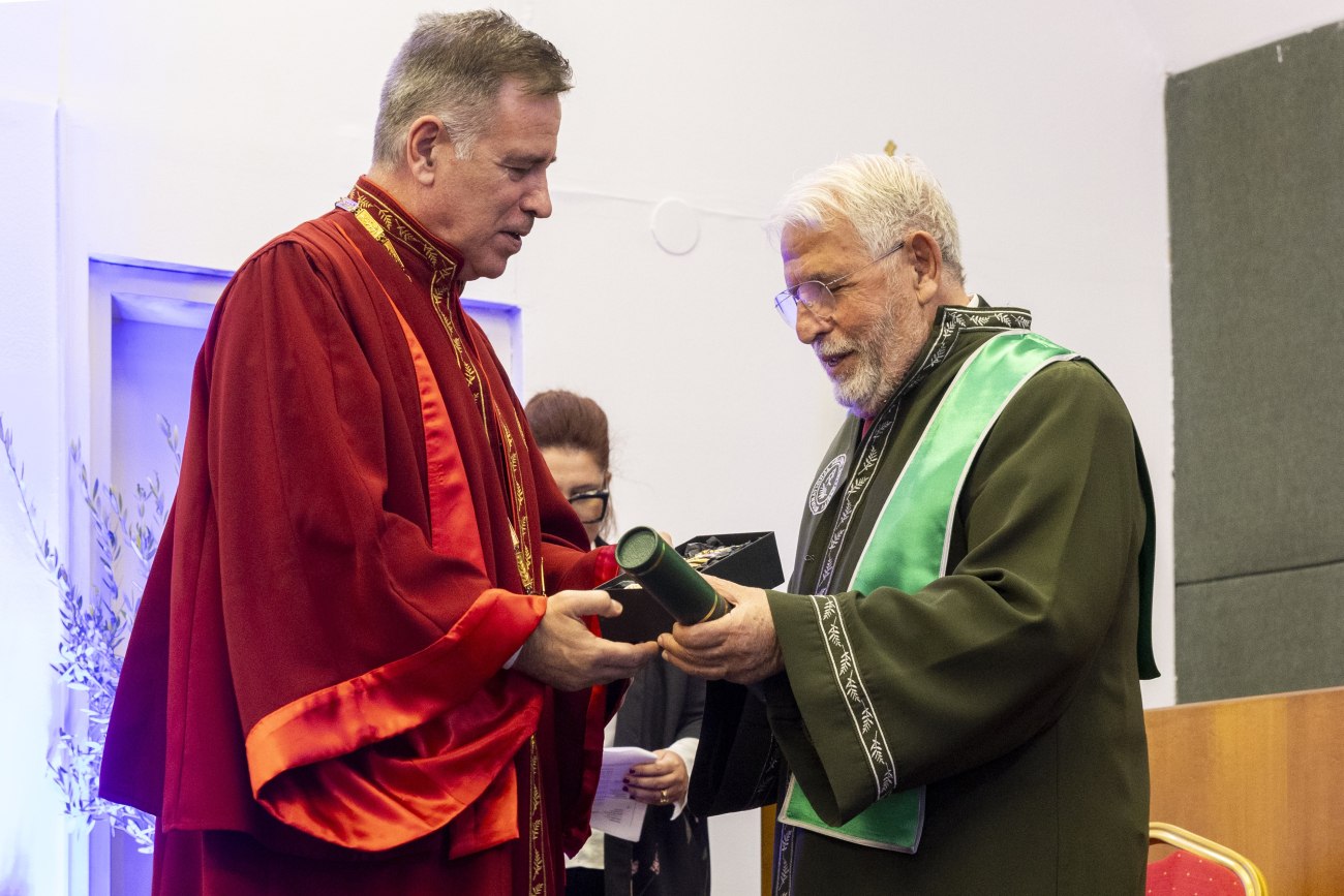 Δρ. Γεώργιος Β. Αποστολόπουλος: Επίτιμος Διδάκτορας του Τμήματος Βιοϊατρικών Επιστημών του ΔΙ.ΠΑ.Ε.