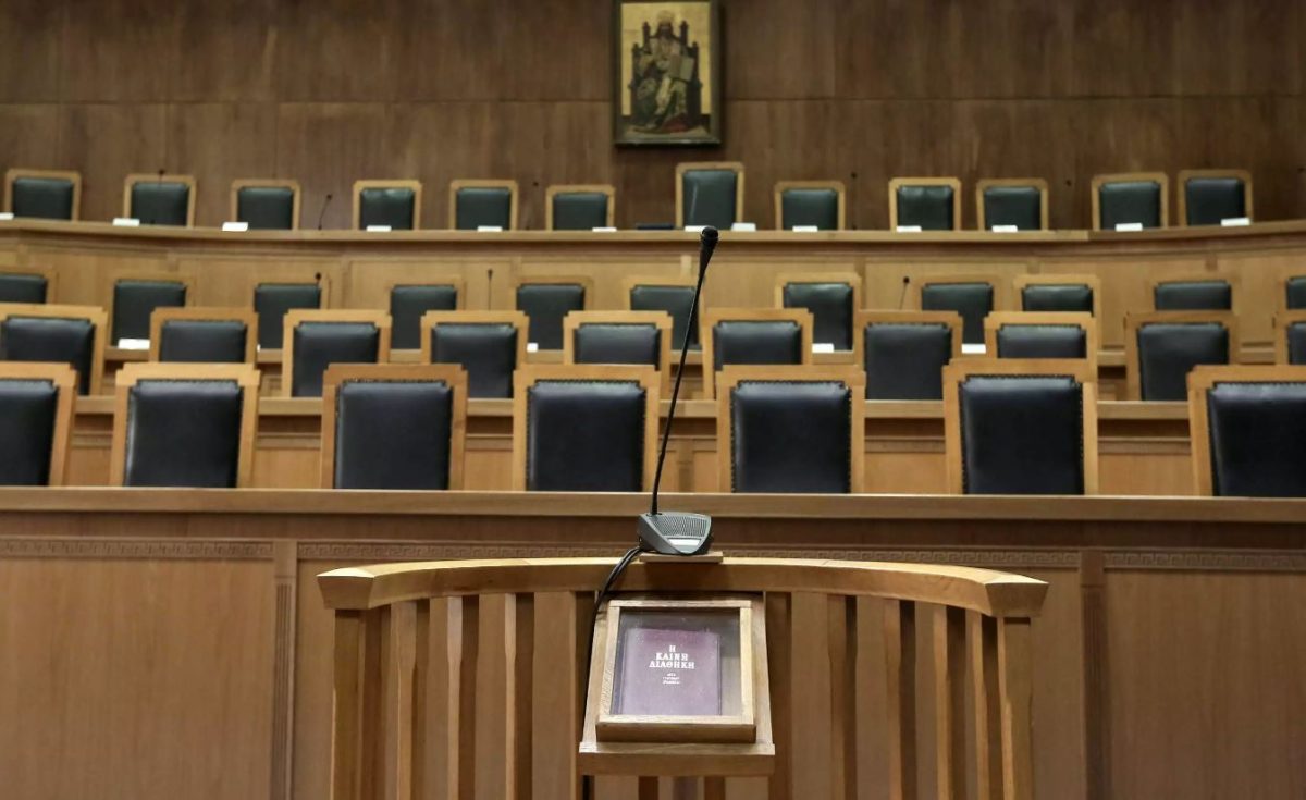 Στο εδώλιο ανήλικοι δράστες ληστειών στην Καλλιθέα