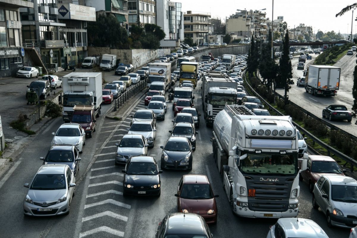 Κυκλοφοριακή συμφόρηση: 20 ώρες τον μήνα στην Αττική για τη μετακίνηση προς την εργασία