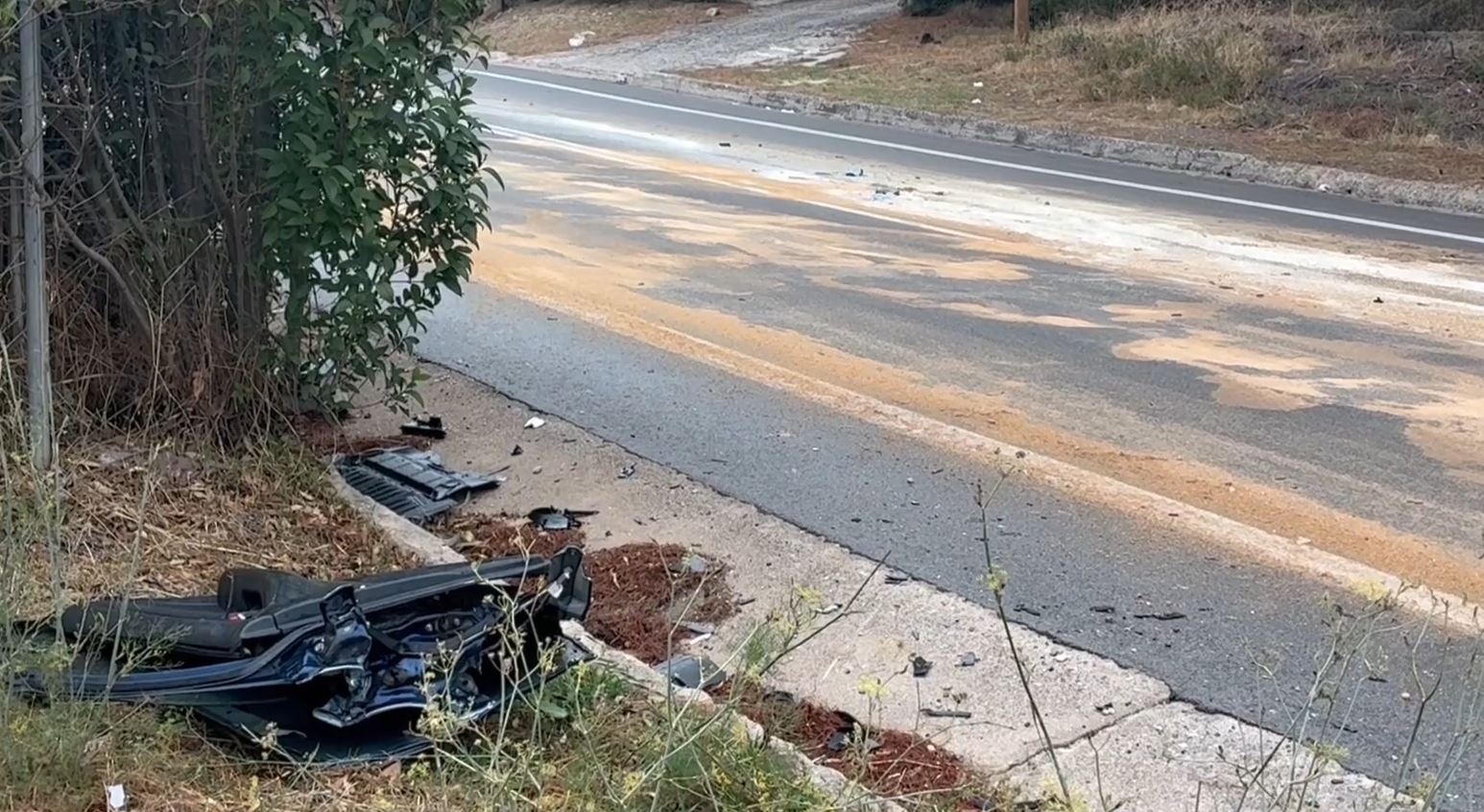 Τραγωδία στις Αφίδνες: Τρεις νεκροί και δύο σοβαρά τραυματίες από σφοδρή σύγκρουση
