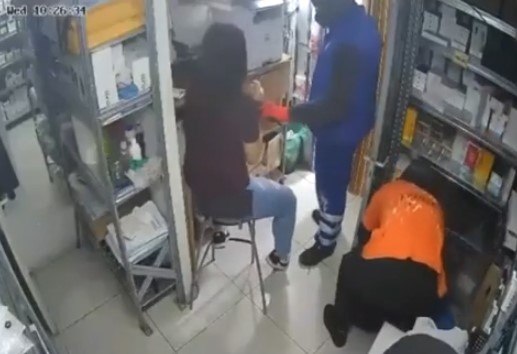Θεσσαλονίκη: Ανήλικοι εισβάλλουν σε κατάστημα κινητής τηλεφωνίας και αρπάζουν λεία 52.000 ευρώ
