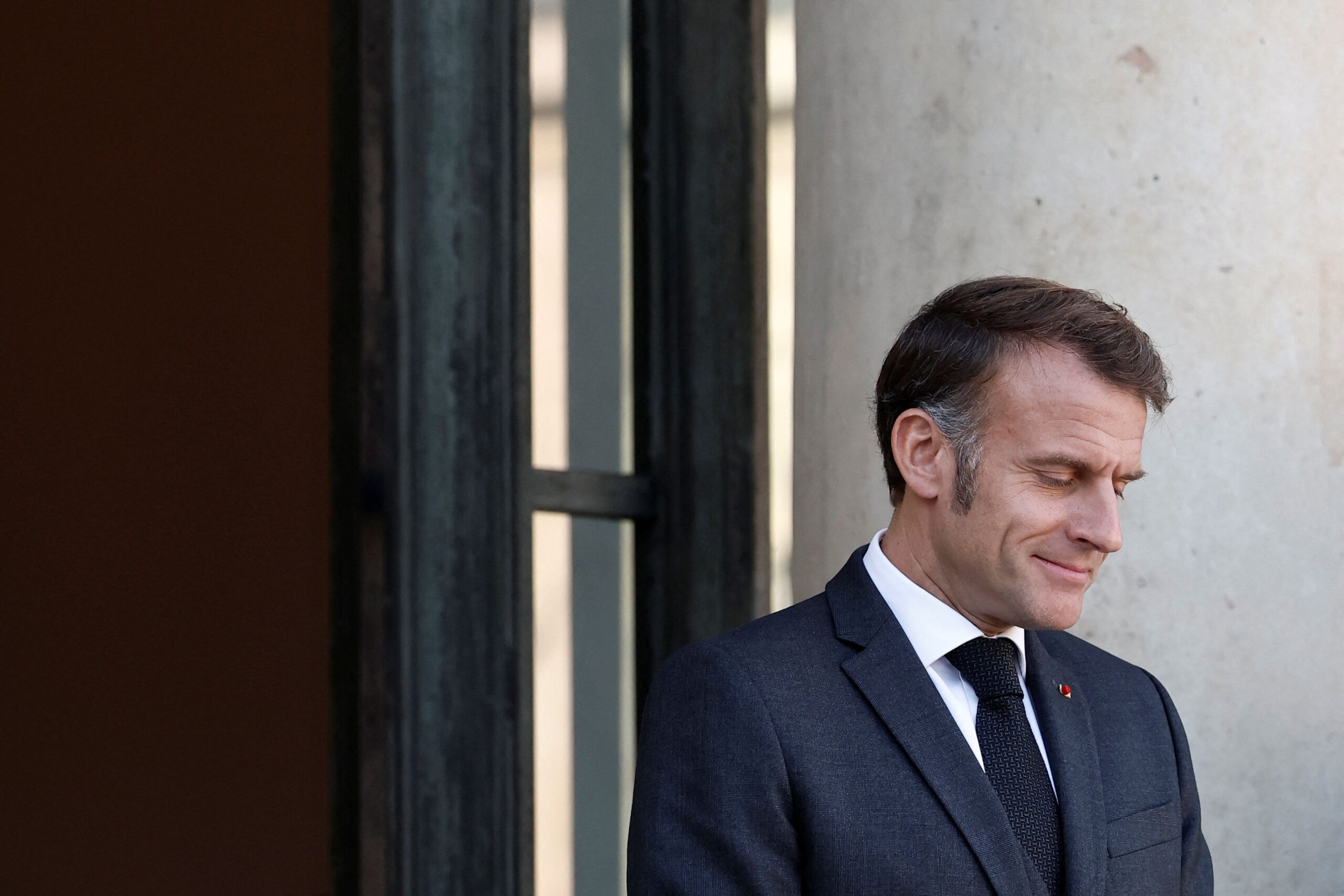Politico: Ενώ η Γαλλία είναι σε αναβρασμό, ο Μακρόν αγωνίζεται για την πολιτική του κληρονομιά