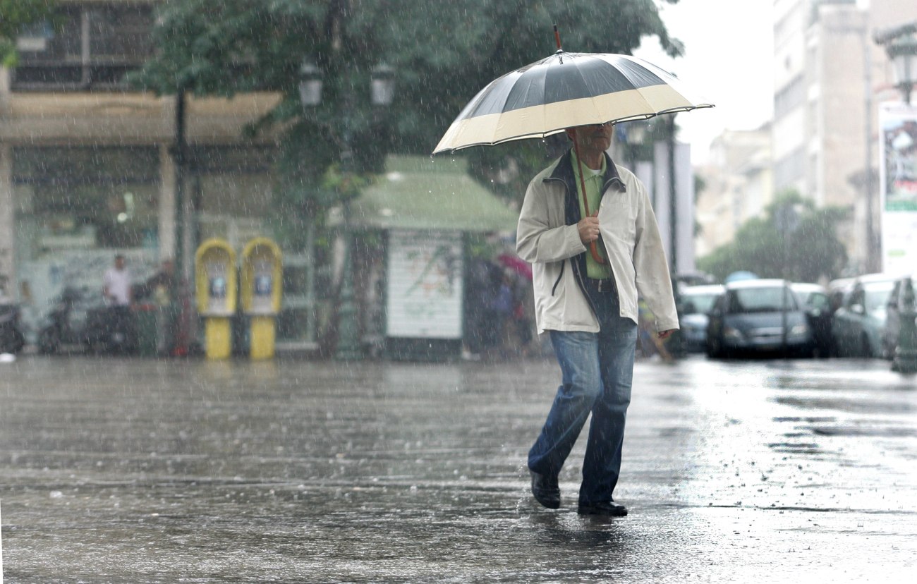 Καιρός: Δύο κύματα κακοκαιρίας και αφρικανική σκόνη από Δευτέρα