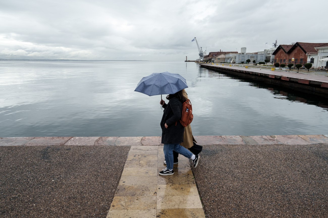 Από τα ξημερώματα αναμένονται αλλαγές στον καιρό: Σε ποιες περιοχές θα εκδηλωθούν έντονες βροχοπτώσεις