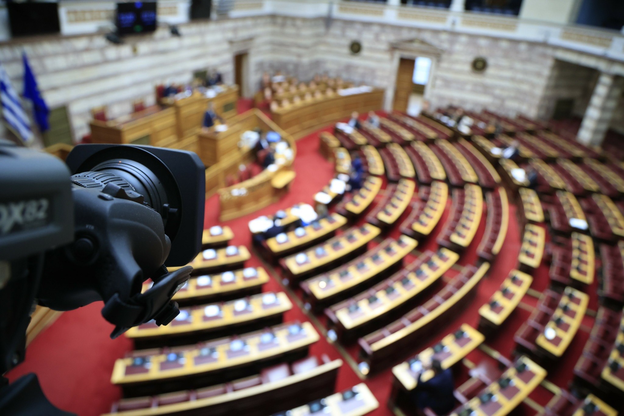 Αντιπολίτευση κατά της κυβέρνησης για τον Άγνωστο Στρατιώτη και την κρίση εμπιστοσύνης στους θεσμούς