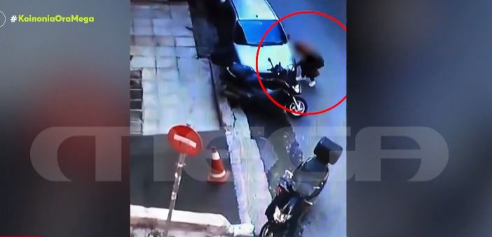 Παγκράτι: Σε αναζήτηση γυναίκας που σκάει λάστιχα αυτοκινήτων