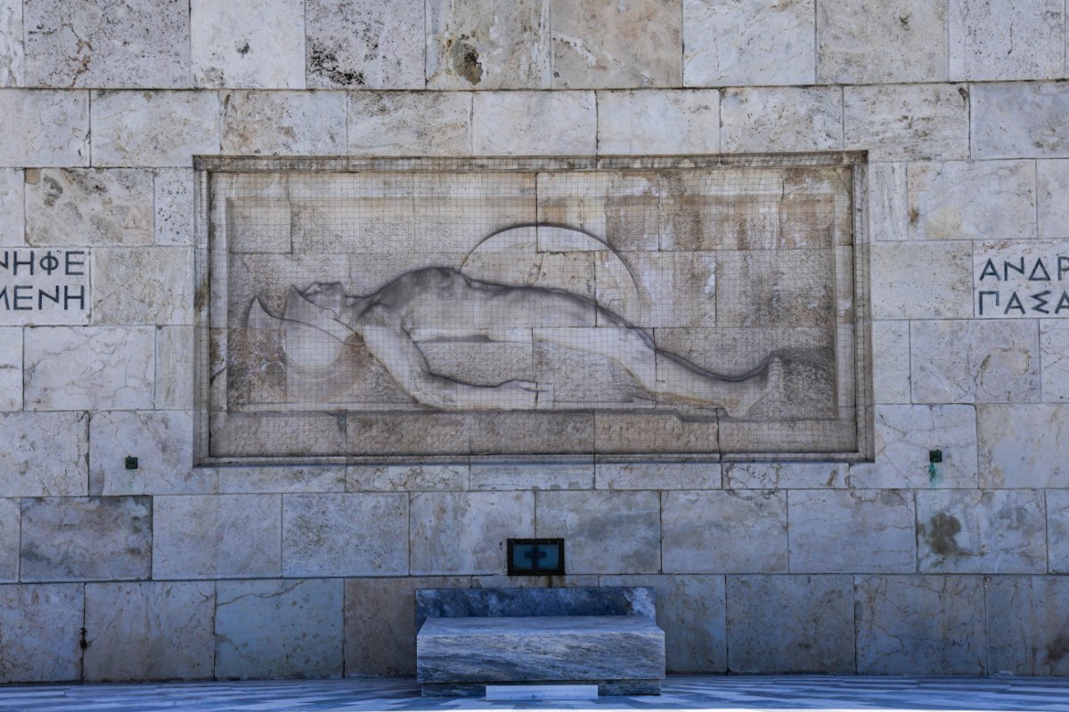 Βουλή: Σφοδρές επιθέσεις κομμάτων στην κυβέρνηση για την καταδικαστέα τροπολογία