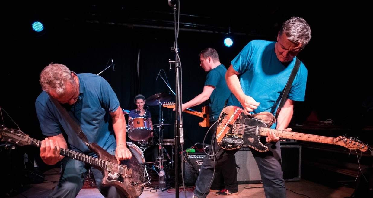 Οι The Ex: Μια punk μπάντα που αγωνίζεται με DIY πνεύμα και ηχητικούς πειραματισμούς