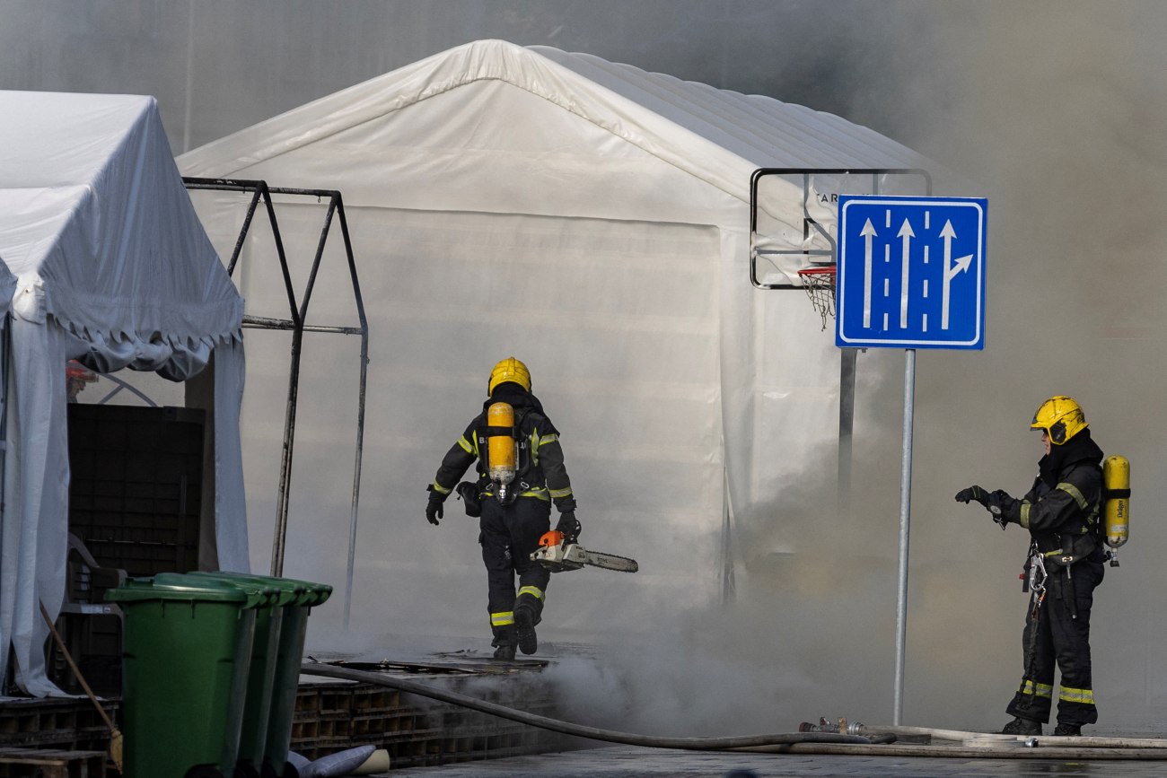 Σερβία: Ο Βούτσιτς χαρακτηρίζει τους πυροβολισμούς κοντά στο κοινοβούλιο τρομοκρατική ενέργεια με πολιτικά κίνητρα