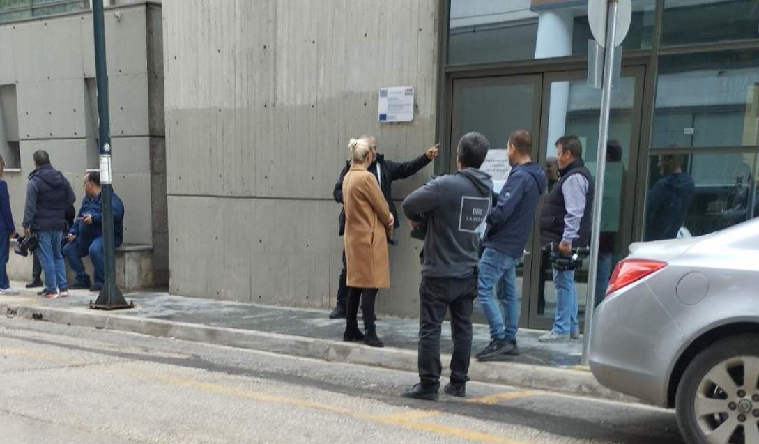 Τρίκαλα: Σοκαριστικός θάνατος της 54χρονης από τον γιο της – Διαψεύδουν οι δικηγόροι τις κατηγορίες για τις δηλώσεις του