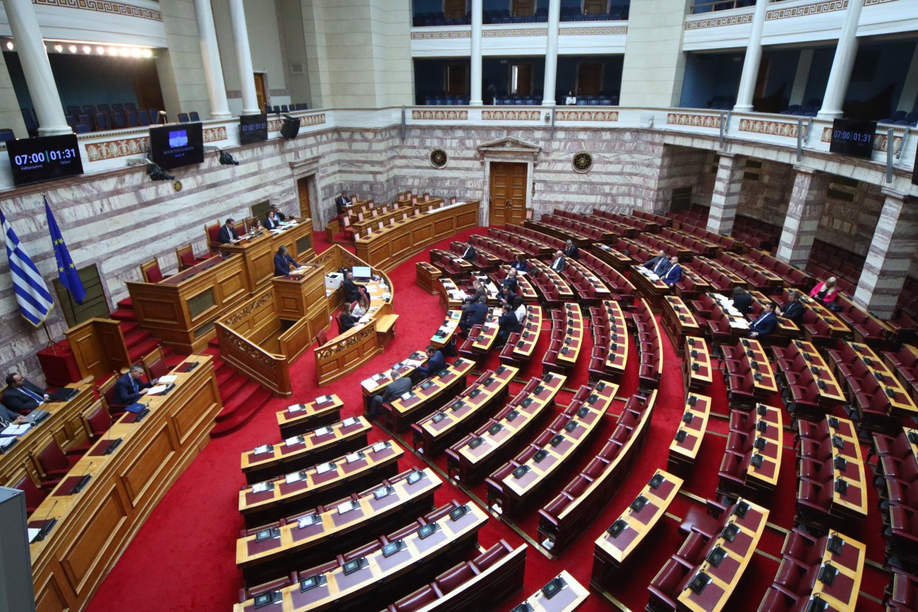 Βουλή: Εγκρίθηκε με 159 ψήφους η απαγόρευση διαμαρτυριών στο μνημείο του Αγνώστου Στρατιώτη