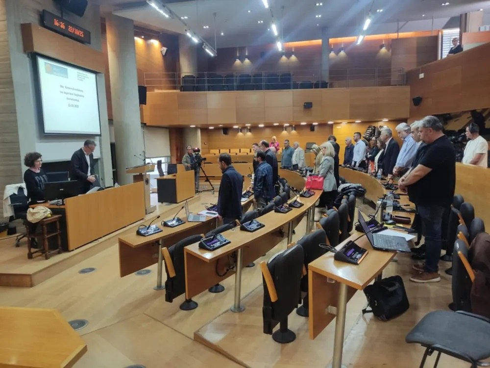 Θεσσαλονίκη: Τιμή στον Διονύση Σαββόπουλο με εννιά δευτερόλεπτα σιγής στο δημοτικό συμβούλιο