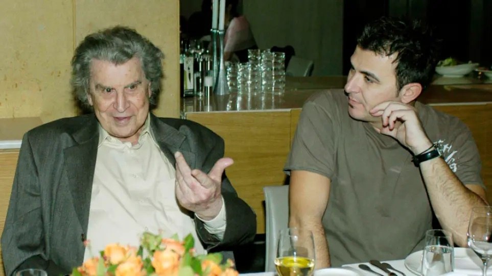 Ο Αντώνης Ρέμος ερμηνεύει Μίκη Θεοδωράκη σε μια μοναδική συναυλία