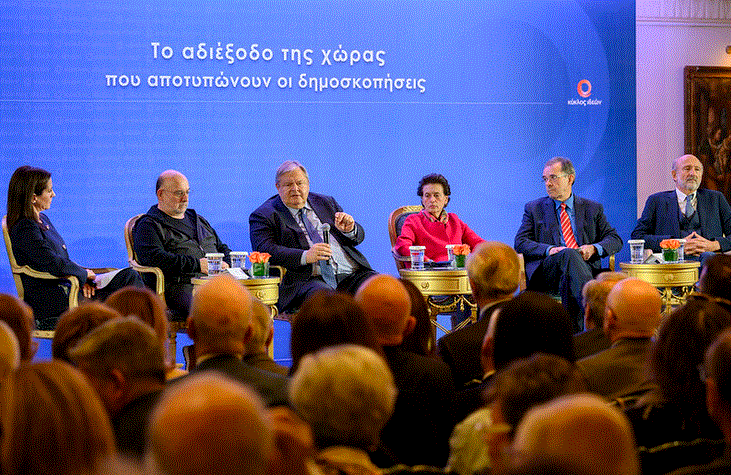 Ενώπιον της Ιστορίας: η ανάγκη για μια δημοκρατία με ιστορικούς όρους