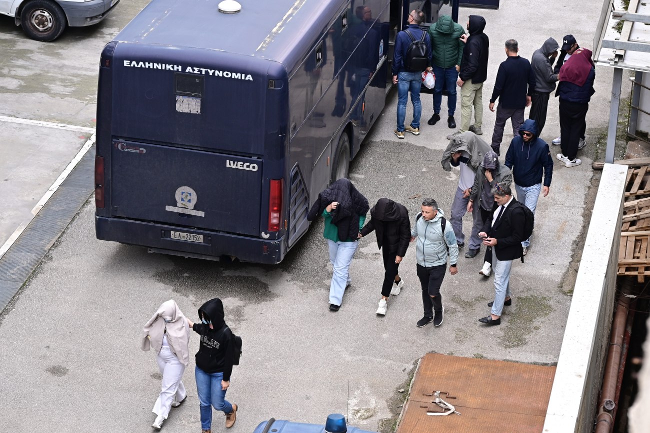 Ελεύθεροι με περιοριστικούς όρους οι πρώτοι 11 κατηγορούμενοι στην υπόθεση του ΟΠΕΚΕΠΕ