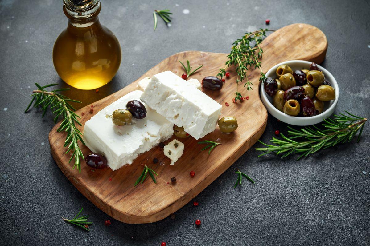Οι τιμές της φέτας αναμένεται να εκτιναχθούν καθώς η ευλογιά των προβάτων πλήττει τις ελληνικές φάρμες