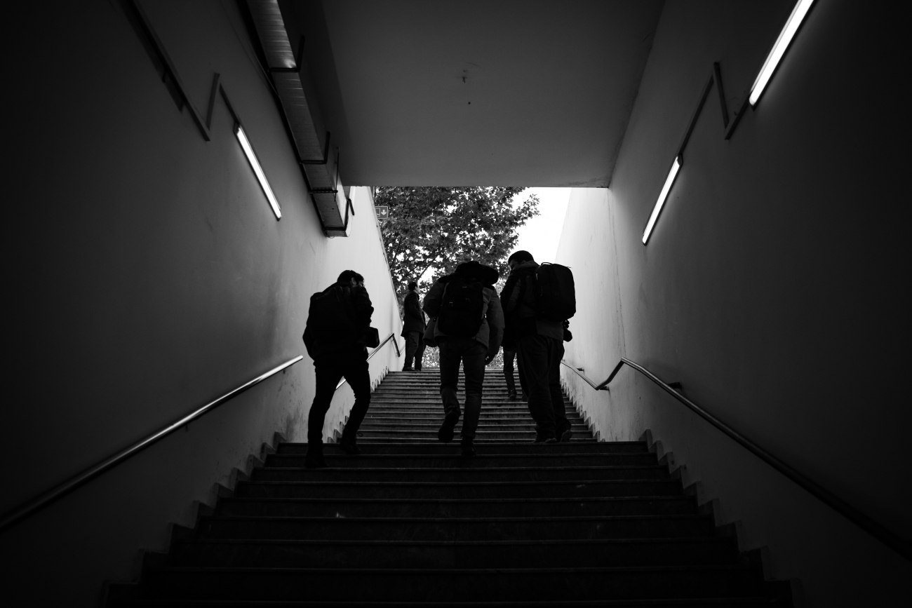 Αιγάλεω: Άγριο ξύλο στο προαύλιο του σχολείου – 16χρονη κατέληξε στο νοσοκομείο με κολάρο στον αυχένα