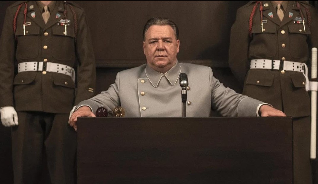 Νυρεμβέργη: Ο Ράσελ Κρόου ενσαρκώνει τον Χέρμαν Γκέρινγκ στη δίκη που καθόρισε την Ιστορία