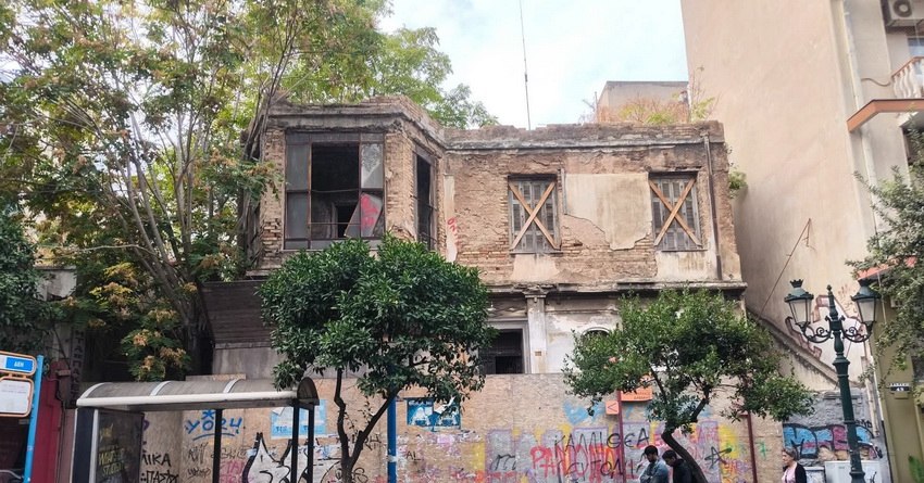 Αποκατάσταση ιστορικού οικήματος στην Καλλιθέα