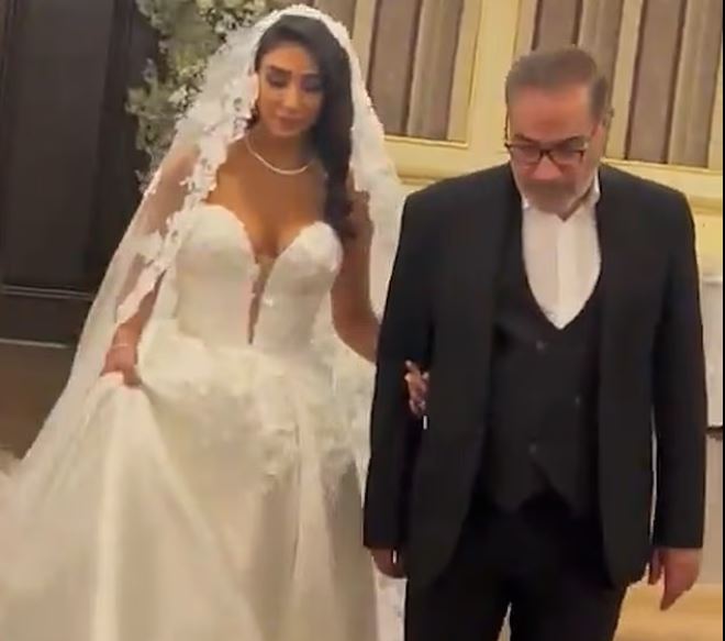 Αζερμπαϊτζάν: Νύφη αυτοκτόνησε μετά από bullying για το προκλητικό νυφικό της