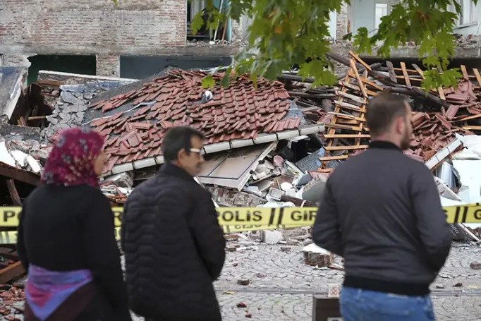 Σεισμός στην Τουρκία: Ακολουθούν μετασεισμοί μετά τη δόνηση 6,1 Ρίχτερ, με πάνω από 20 τραυματίες