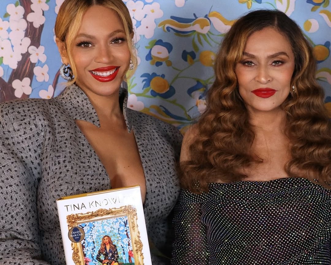 Μπιγιονσέ και Σολάνζ Νόουλς ερμήνευσαν συγκινητικά για τη μητέρα τους πριν το χειρουργείο για καρκίνο του μαστού