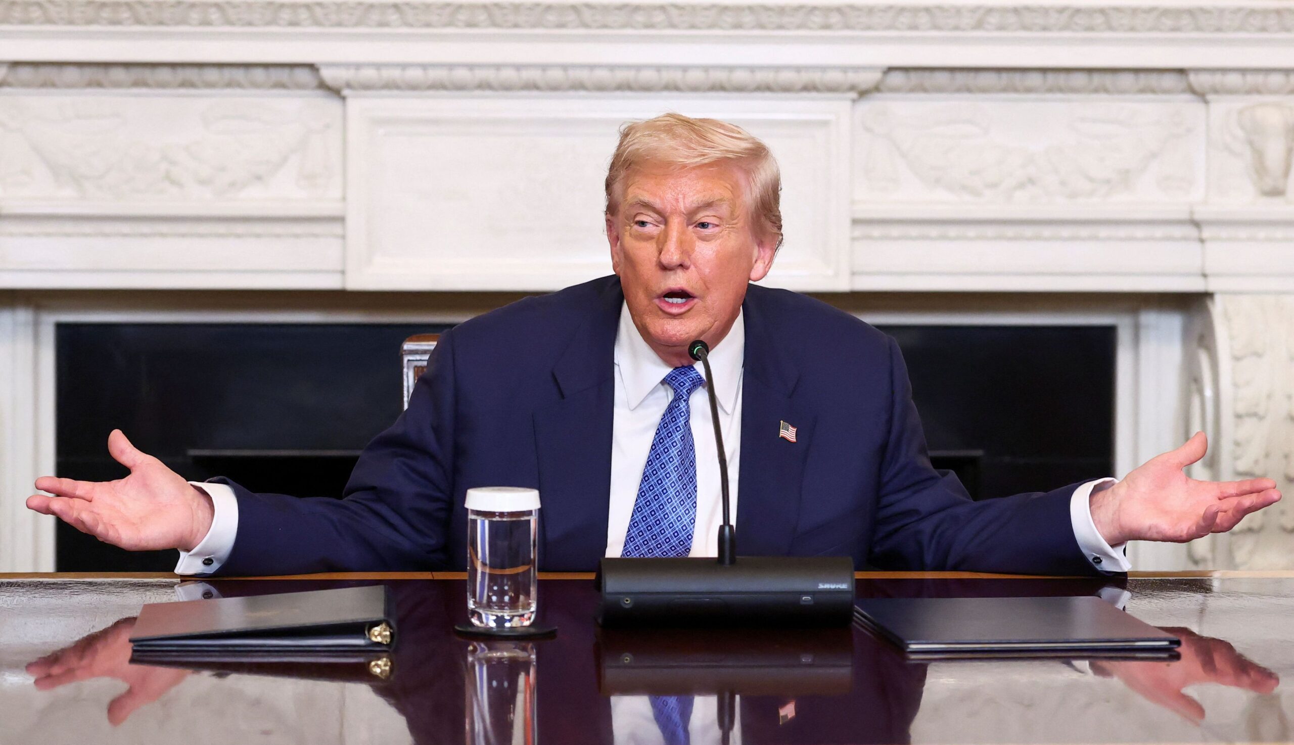 Ιστορικό χαμηλό στη δημοτικότητα του Τραμπ: Τι καταλογίζουν οι Αμερικανοί