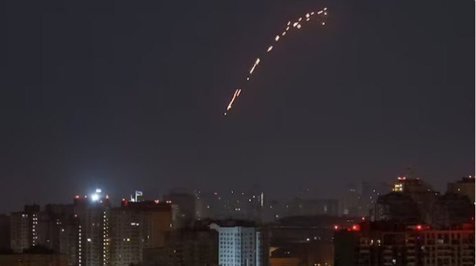 Ρωσία: Καταρρίψεις ουκρανικών drones που κατευθύνονταν προς τη Μόσχα – Αναστολή λειτουργίας δύο αεροδρομίων