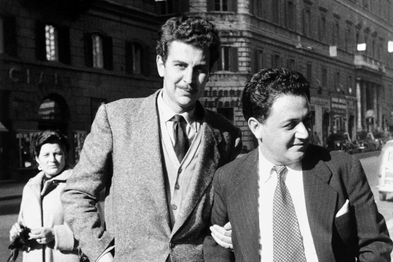 Hellenic Music Ensemble: Ταξίδι μουσικών θησαυρών του Μάνου Χατζιδάκι και του Μίκη Θεοδωράκη σε 21 πόλεις και 9 χώρες