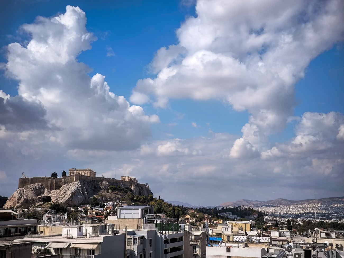 Καιρός: Ηλιοφάνεια με ήπια πτώση της θερμοκρασίας σε πολλές περιοχές της χώρας